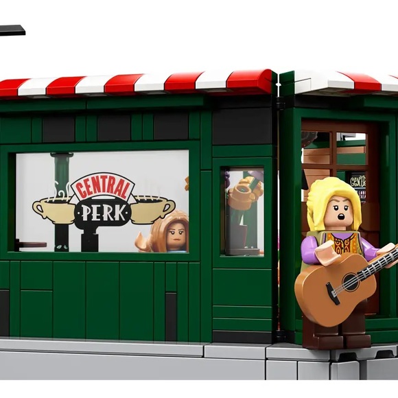 FRIENDS Central Perk Lego Set - 21319 - Picture 2 of 5